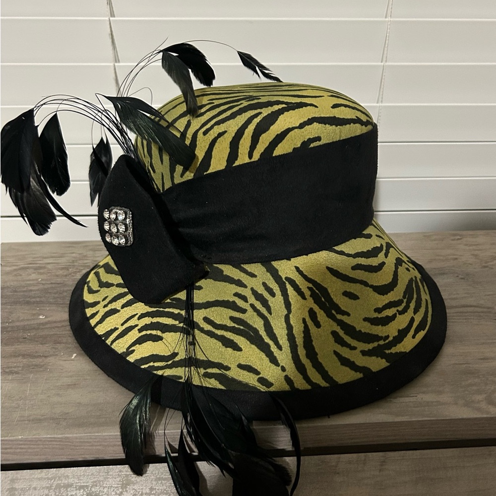 Vintage Whittall & Shon 100% Wool Felt / Faux Leopard print Hat